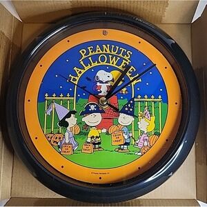 Peanuts Snoopy Charlie Brown Linus Lucy Halloween Great Pumpkin Spooky Clock New